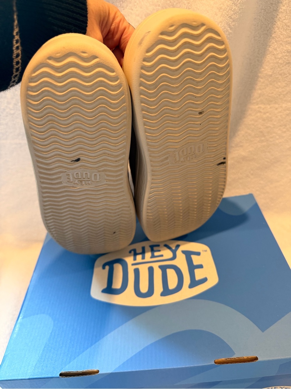 Hey Dude women’s Tan Suede Slip-On Austin lift classics - Picture 2 of 4